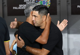 אליניב ברדה, מאמן הפועל תל אביב לצד ברק יצחקי, מאמן בית"ר ירושלים (צילום: דני מרון)