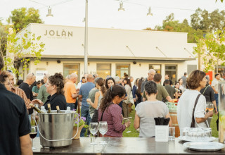 מתחם האובל והבילוי - דפנה'לה בקיבוץ דפנה (צילום: טלי רז)