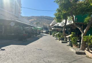 הטיילת בטבריה (צילום: בתיה גלעדי)