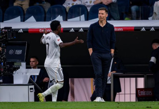 ויניסיוס כועס על צ'אבי אלונסו (צילום: Gettyimages)