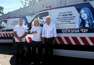 טקס חנוכת אמבולנסים של "יוסי אמבולנס" לזכר נרצחי "אמבולנס המוות" בנובה (צילום: יח"צ)