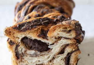 בבקה שמרים שוקולד של מאפיית לחמים (צילום: דניאל לילה)