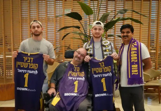 "גיבור ששרד את הגיהנום והתופת ושב אל משפחתו האדירה והמיוחדת" (צילום: אתר רשמי, באדיבות הפועל חולון)