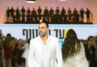 אלי שרעבי בתצוגת עד החטוף האחרון (צילום: עמרי רוזנגרט)