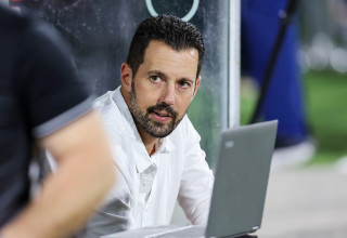 מאמן הפועל פתח תקוה עומר פרץ (צילום: מאור אלקסלסי)