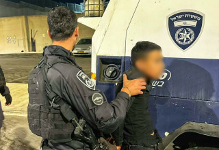 תיעוד המעצר של המחבל הקטין  (צילום: דוברות המשטרה)