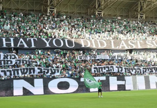מחאת אוהדי מכבי חיפה (צילום: ברני ארדוב)