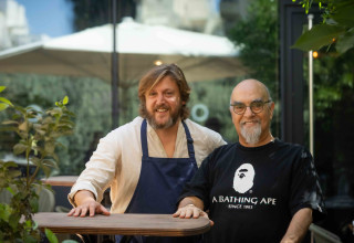 אבני היסוד בתריסר - ענר בן רפאל וישראל אהרוני (צילום: אסף קרלה)