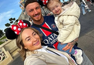 זאק פרקר עם אשתו ובתו (צילום: מסך, אינסטגרם)