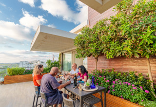 מרפסת, כרכום עיצוב נוף  (צילום: אלון גרגו)