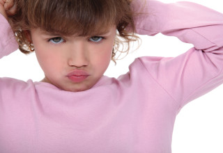 ילדה עצבנית, כועסת, חצופה (צילום: אינגאימג')