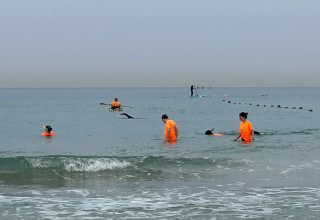 צוותי זק"א מחפשים אחר הטלפון של הפצ"רית בחוף הצוק (צילום: שימוש לפי סעיף 27א')