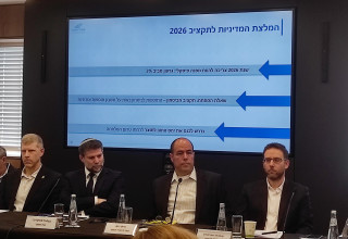 שר האוצר סמוטריץ' במסיבת העיתונאים בנושא תקציב המדינה 2026 (צילום: אריאל פייגלין)