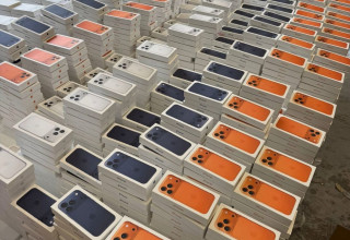 אייפונים באושר עד (צילום: רשתות חברתיות)