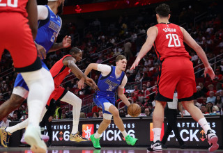 קווין דוראנט, יוסטון רוקטס לצד קופר פלאג, דאלאס מאבריקס (צילום: GettyImages)