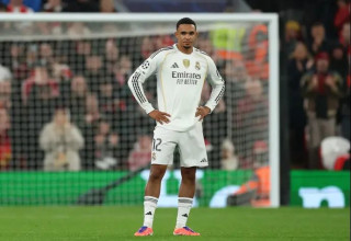 המפגש עם האקסית הסתיים בהפסד. טרנט אלכסנדר ארנולד (צילום: רויטרס)