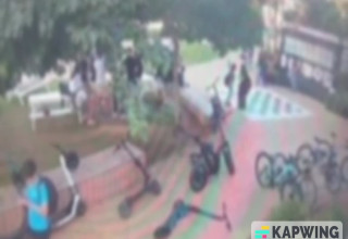 קטטה בהרצליה (צילום: מצלמות אבטח, עיריית ראשון לציון,מצלמות אבטחה)