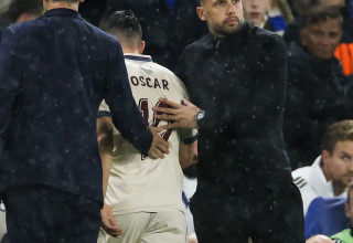 ג'וני הייטינחה מאמן אייאקס עם אוסקר גלוך (צילום: GettyImages, ANP)