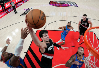 הכוכב הישראלי של פורטלנד דני אבדיה מטביע מול אוקלהומה סיטי (צילום: GettyImages)