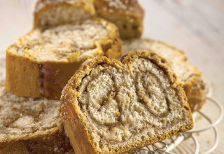 גלילת חלווה ואגוזים (צילום: פסקל פרץ-רובין)