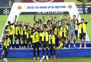 בית"ר ירושלים מחזיקת גביע הטוטו 2025/26 (צילום: מאור אלקסלסי)