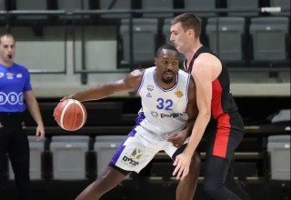 אחד הזרים הדומיננטיים שהיו כאן. אונואקו (צילום: דני מרון)