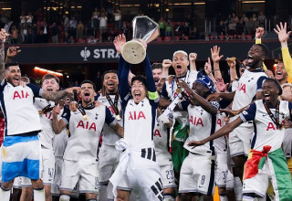 שחקני טוטנהאם חוגגים (צילום: Gettyimages)