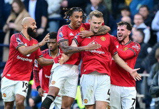 דה ליכט ושחקני מנצ'סטר יונייטד חוגגים (צילום: BEN STANSALL / Contributor)