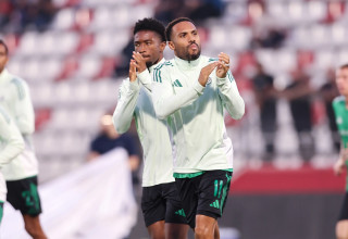 קנג'י גורה, סילבה קאני שחקני מכבי חיפה בחימום (צילום: מאור אלקסלסי)