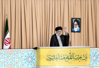 עלי חמינאי נואם (צילום: רויטרס)