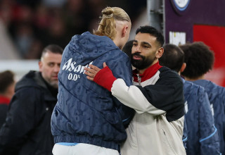 שחקן ליברפול, מוחמד סלאח, לצד שחקן מנצ'סטר סיטי ארלינג הולאנד (צילום: GettyImages, ADRIAN DENNIS)