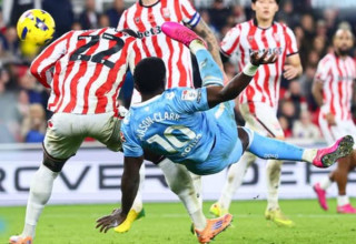 אפרון מייסון-קלארק בעת כיבוש השער (צילום: צילום מסך, אינסטגרם)