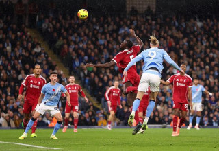 ארלינג הולאנד כובש (צילום: Carl Recine / Staff)