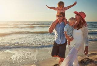 משפחה בחופשה (צילום: יח"צ,שאטרסטוק)