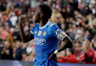 ויניסיוס מתגרה באוהדי ראיו וייקאנו (צילום: Gettyimages)