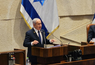 נתניהו בדיון 40 חתימות במליאת הכנסת (צילום: אברהם בלוך)