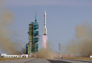 החללית בזמן שיגורה (צילום: רויטרס)