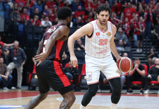 שחקן הפועל תל אביב, ואסילייה מיציץ' (צילום: דני מרון)