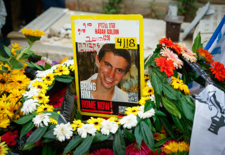 אלפים ליוו את סגן הדר גולדין בדרכו האחרונה (צילום: חיים גולדברג פלאש 90)