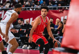 האדומים רוצים להישאר בצמרת. אלייז'ה בריאנט (צילום: אתר רשמי, הפועל "IBI" תל אביב)