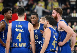 שחקני מכבי תל אביב (צילום: רויטרס)