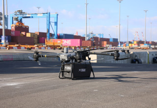 רחפן בנמל אשדוד (צילום: רונן נג'אתי)