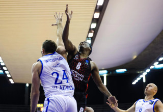 קסיוס ווינסטון שחקן הפועל ירושלים (צילום: אתר רשמי, מיכל בן גיגי, הפועל ירושלים)