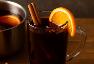 יין חם (צילום: AI)