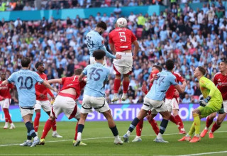 הוציא לפורסט את הרוח מהמפרשים. יושקו גברדיול נוגח את השני (צילום: רויטרס)