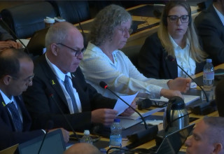 אביבה וקית' סגל מעידים בפני הוועדה (צילום: משרד המשפטים)