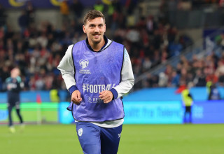 ירדן שועה שחקן נבחרת ישראל בחימום (צילום: אודי ציטיאט)