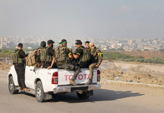 פלסטינים מעזה ב-7 באוקטובר 2023 (צילום: MOHAMMED ABED.GettyImages )