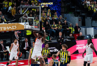 דן אוטורו שחקן הפועל תל אביב (צילום: אתר רשמי, הפועל "IBI" תל אביב)