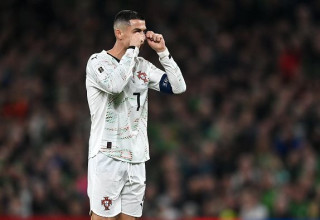 רונאלדו בתגובה לקהל האירי (צילום: David Fitzgerald)